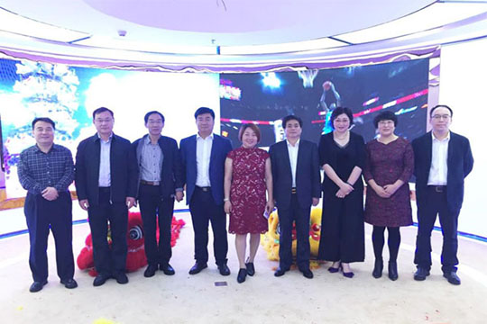 河北承德市政府領(lǐng)導(dǎo)蒞臨悟空體育參觀考察