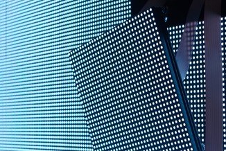 戶外高密LED顯示屏的“亮度色差”問題應(yīng)該怎樣解決？