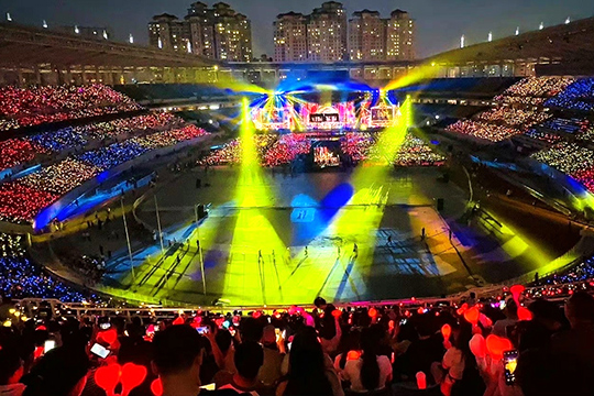 悟空體育300㎡透明屏和190000根熒光棒“點燃”周杰倫呼和浩特演唱會！