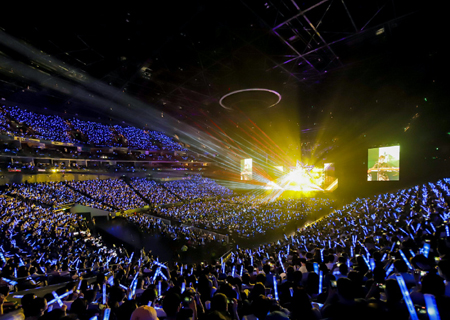 悟空體育LED透明屏閃耀伍佰ROCK STAR上海演唱會！