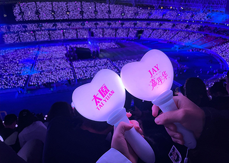 悟空體育透明屏和熒光棒引爆周杰倫太原演唱會（第三場）