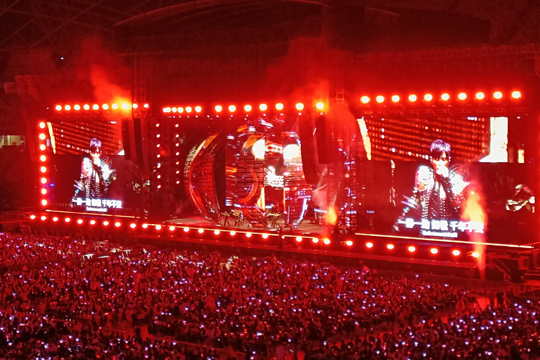 璀璨星光耀獅城！悟空體育LED屏、熒光棒點燃周杰倫新加坡演唱會！