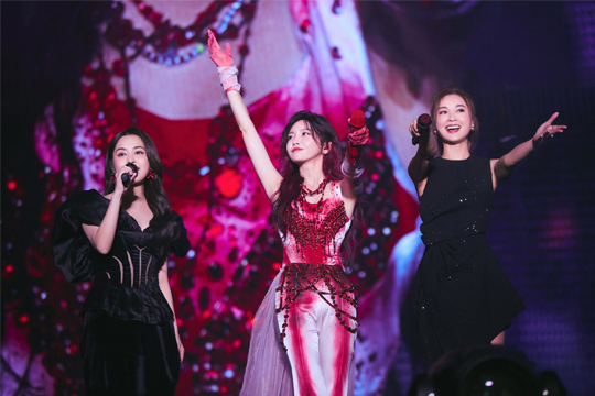 拾光啟航！悟空體育LED屏助力于文文深圳演唱會打造極致光影盛宴！